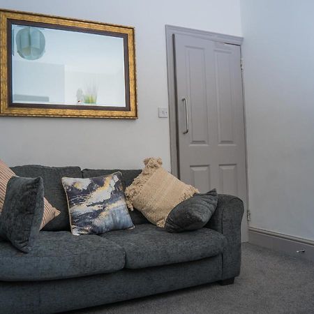 The Highfield Villa, 5 Bedrooms, Northampton Centre, Sleeps 10 Eksteriør billede