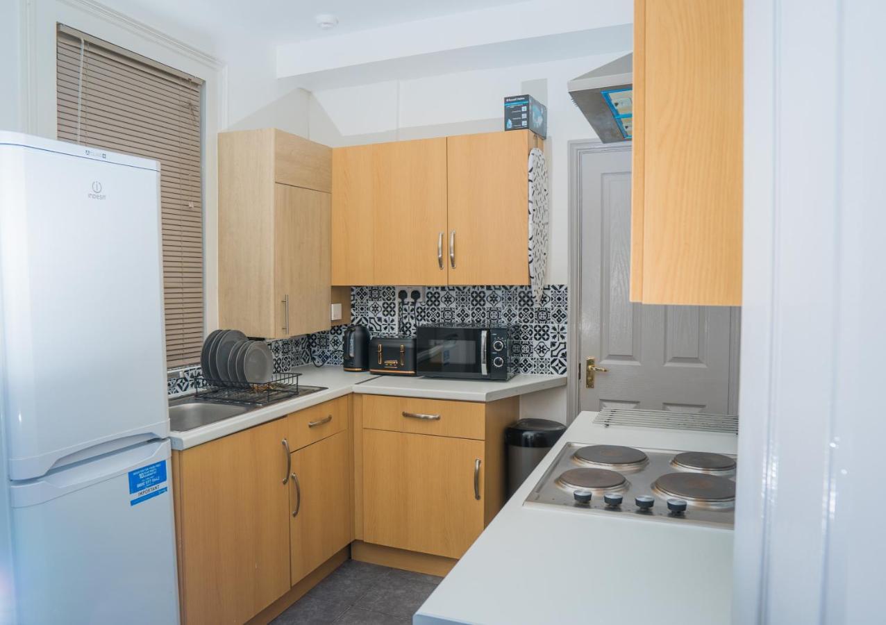 The Highfield Villa, 5 Bedrooms, Northampton Centre, Sleeps 10 Eksteriør billede