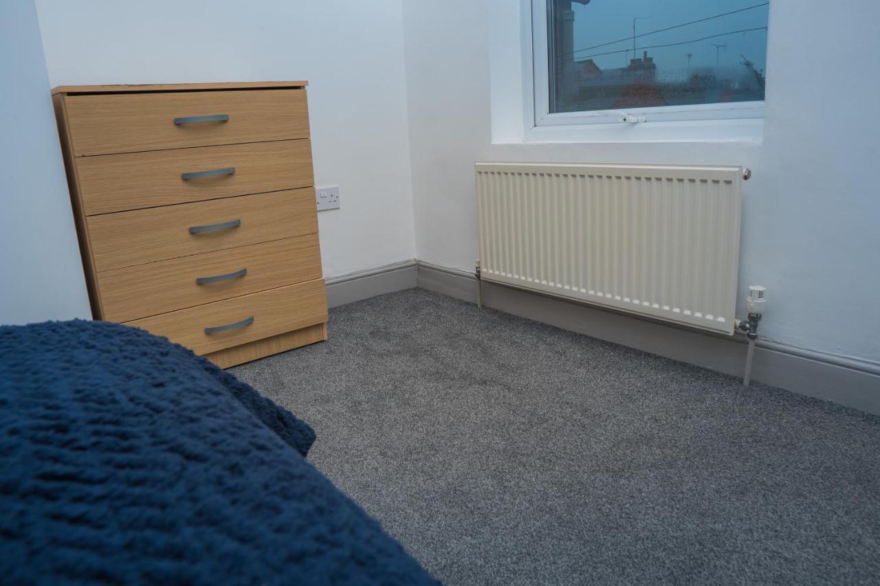 The Highfield Villa, 5 Bedrooms, Northampton Centre, Sleeps 10 Eksteriør billede