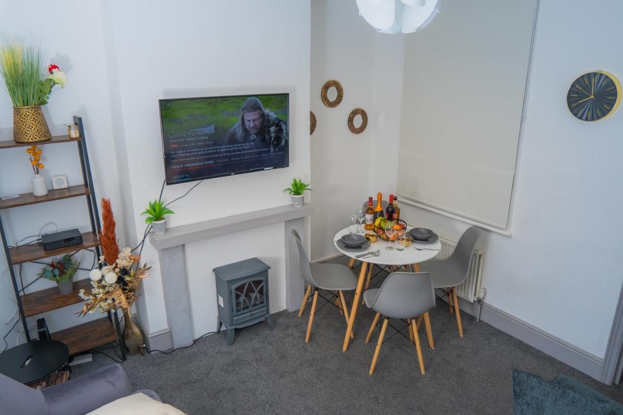 The Highfield Villa, 5 Bedrooms, Northampton Centre, Sleeps 10 Eksteriør billede