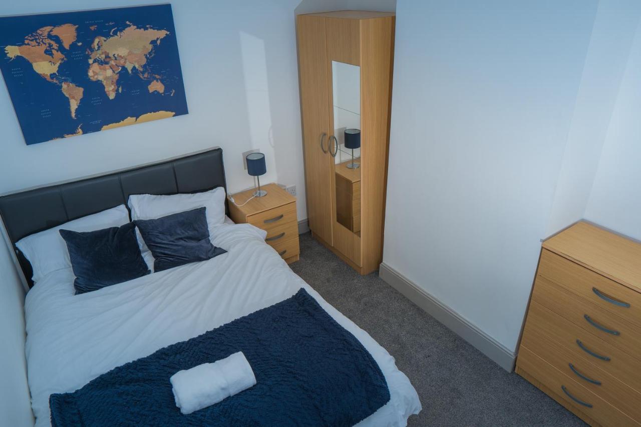 The Highfield Villa, 5 Bedrooms, Northampton Centre, Sleeps 10 Eksteriør billede