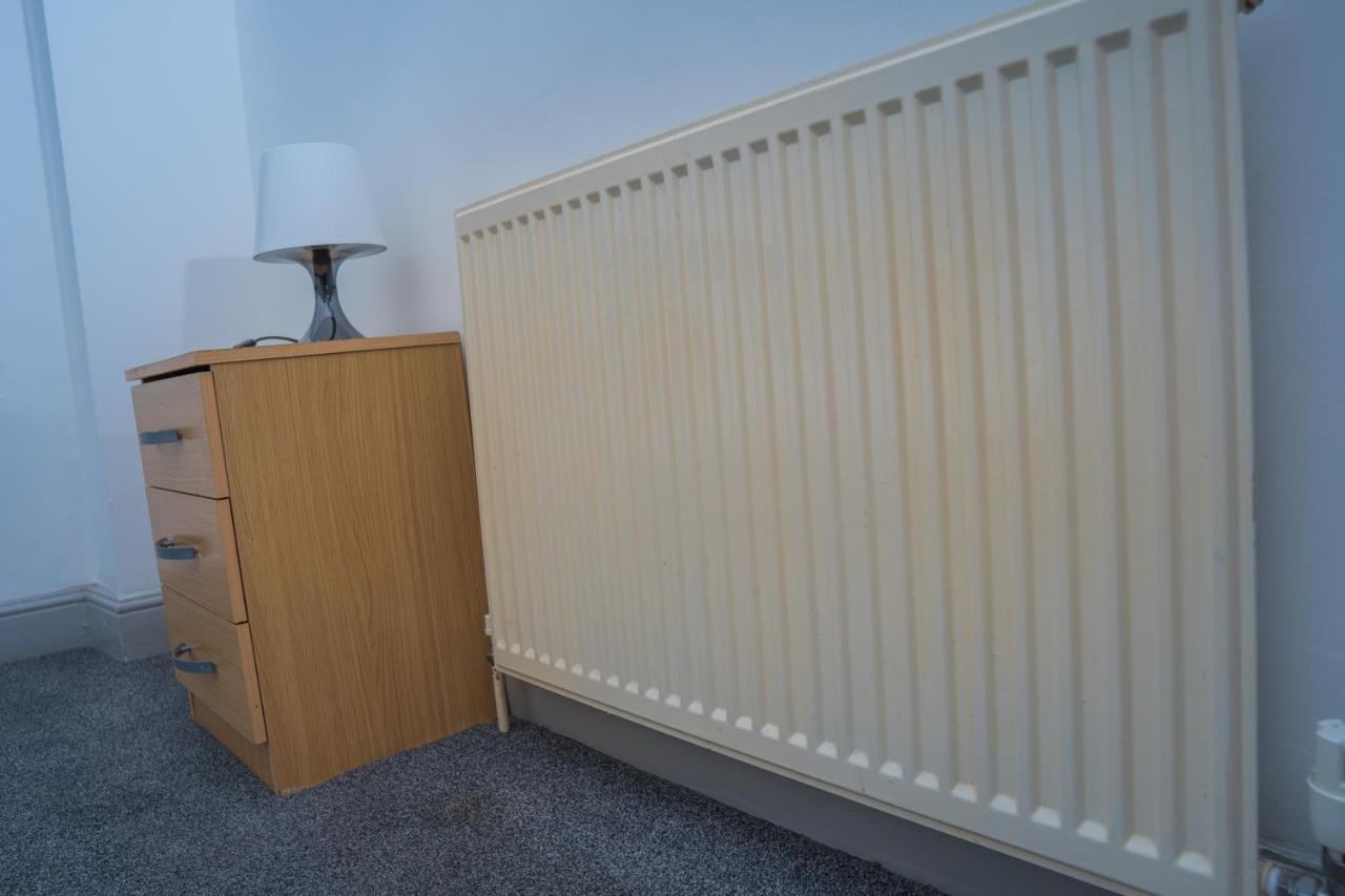 The Highfield Villa, 5 Bedrooms, Northampton Centre, Sleeps 10 Eksteriør billede