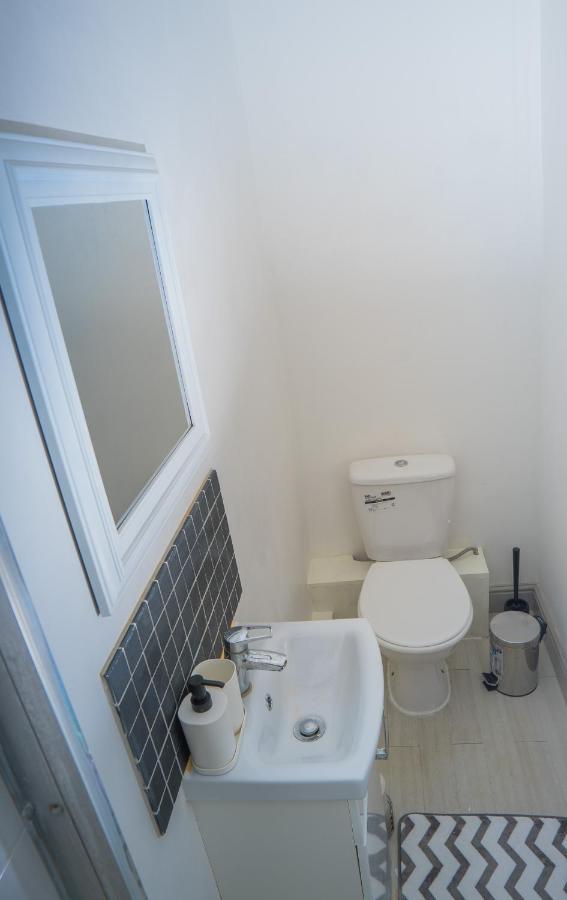The Highfield Villa, 5 Bedrooms, Northampton Centre, Sleeps 10 Eksteriør billede